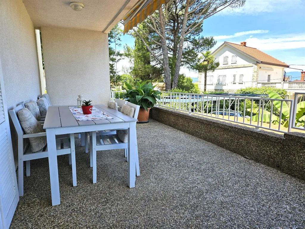 Malinska 2-Bedroom Apartment for 4 Guests