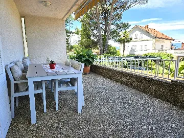 Malinska 2-Bedroom Apartment for 4 Guests