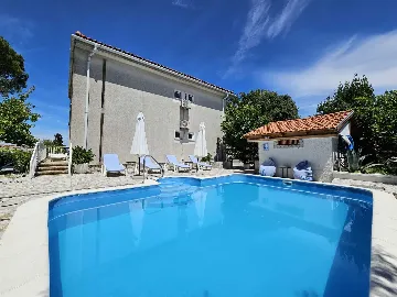 2-Bedroom Apartment with Shared Pool in Malinska