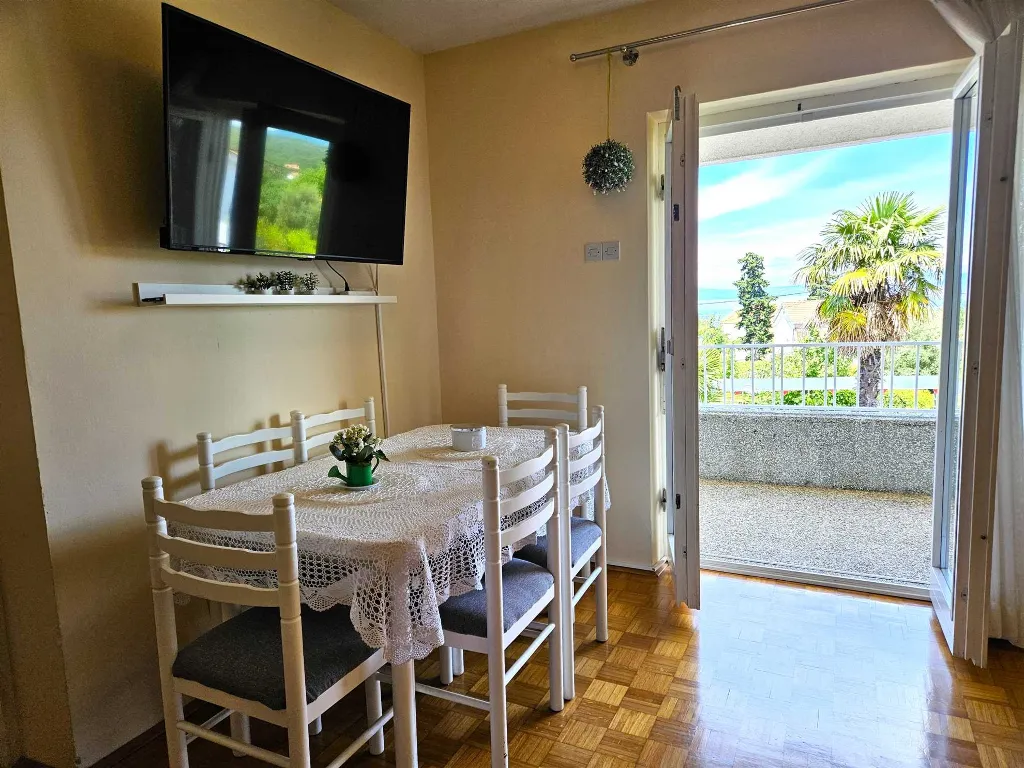 2-Bedroom Apartment with Shared Pool in Malinska