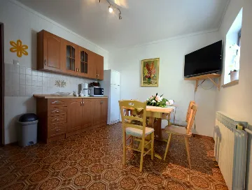 3-Bedroom Apartment in Vantačići with Terrace