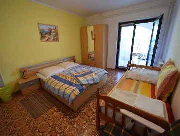 3-Bedroom Apartment in Vantačići with Terrace