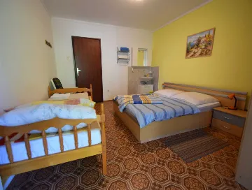 3-Bedroom Apartment in Vantačići with Terrace