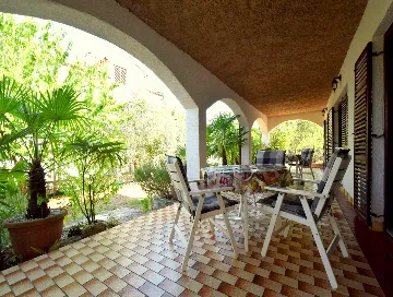 3-Bedroom Apartment in Vantačići with Terrace