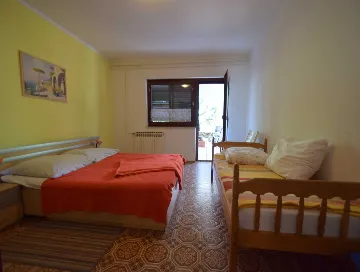 3-Bedroom Apartment in Vantačići with Terrace