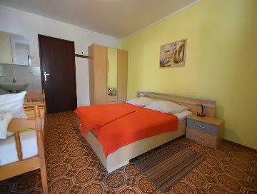 3-Bedroom Apartment in Vantačići with Terrace