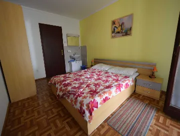 3-Bedroom Apartment in Vantačići with Terrace
