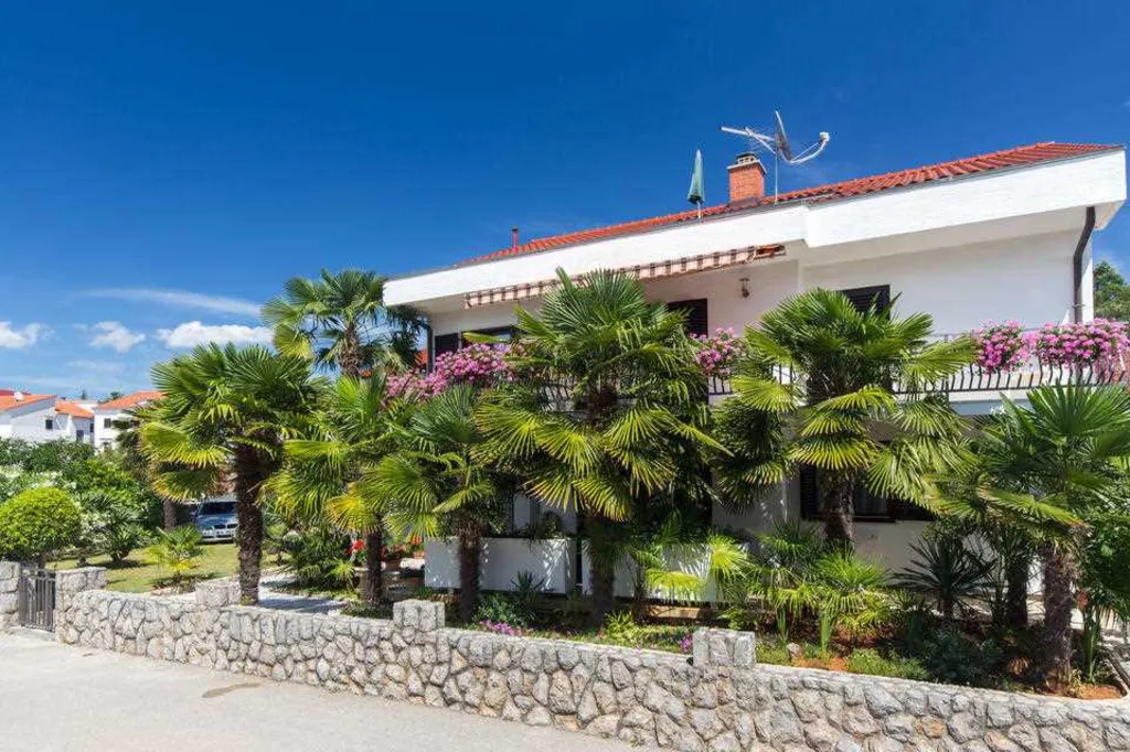 3-Bedroom Apartment in Malinska with Terrace
