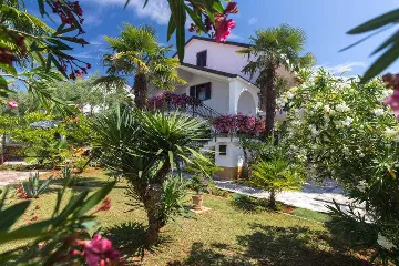 3-Bedroom Apartment in Malinska with Terrace