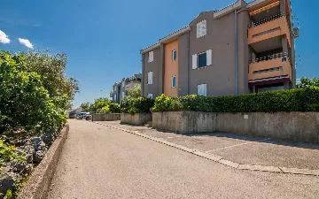 Čižići Apartment with Balcony for 4 Guests
