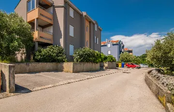 Čižići Apartment with Balcony for 4 Guests