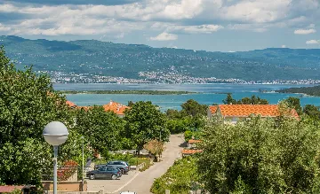 Čižići Apartment with Balcony for 4 Guests