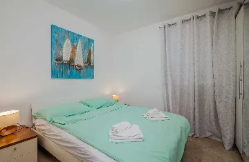 Čižići Apartment with Balcony for 4 Guests