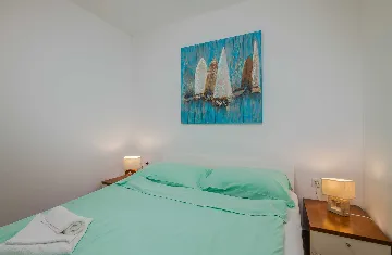 Čižići Apartment with Balcony for 4 Guests