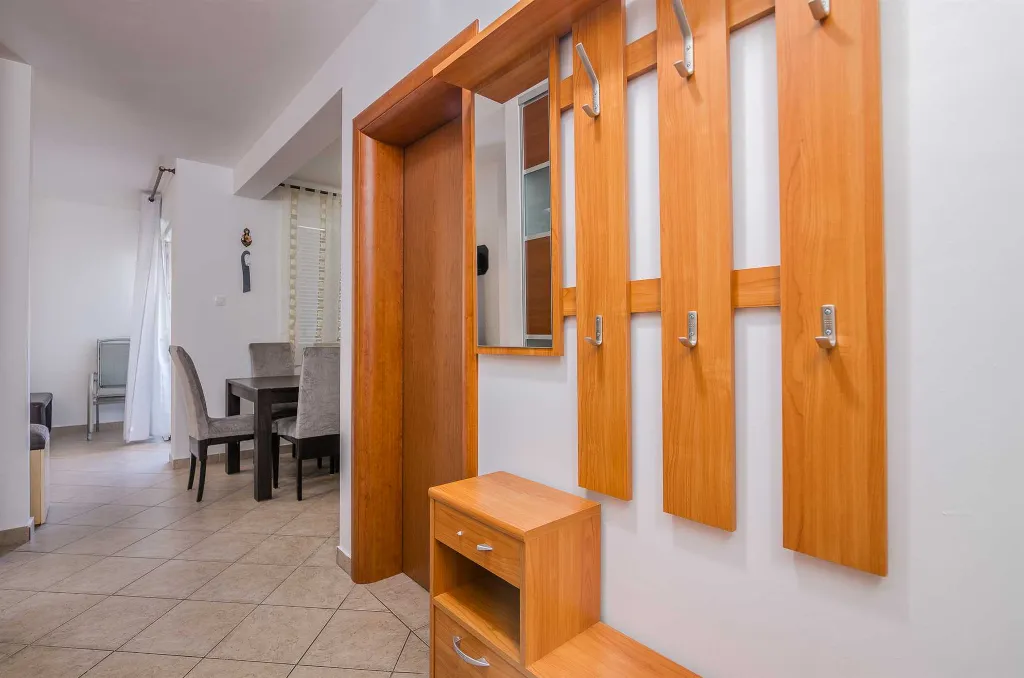 Čižići Apartment with Balcony for 4 Guests