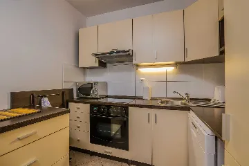 Čižići Apartment with Balcony for 4 Guests