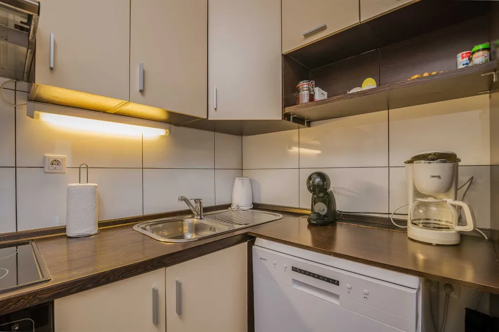 Čižići Apartment with Balcony for 4 Guests