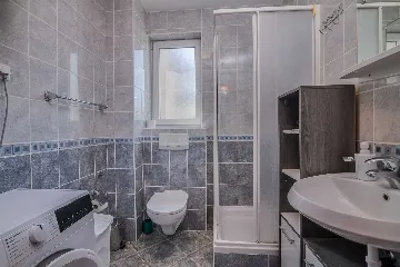Čižići Apartment with Balcony for 4 Guests