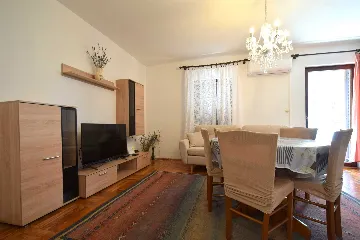 Ground-Floor Malinska Apartment for 5 Guests