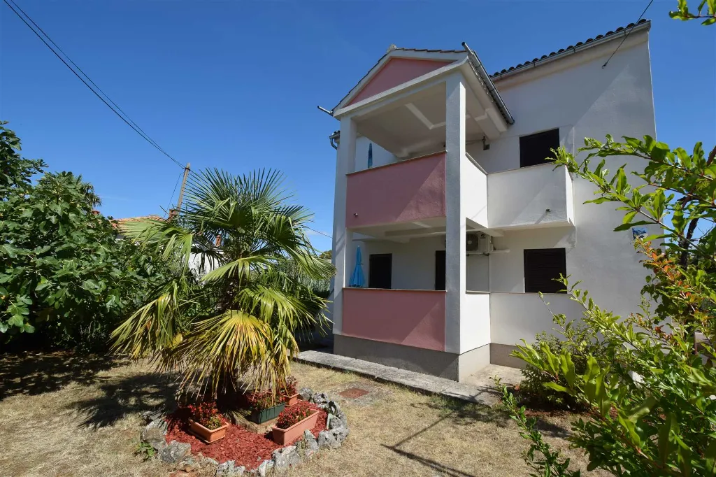 Ground-Floor Malinska Apartment for 5 Guests