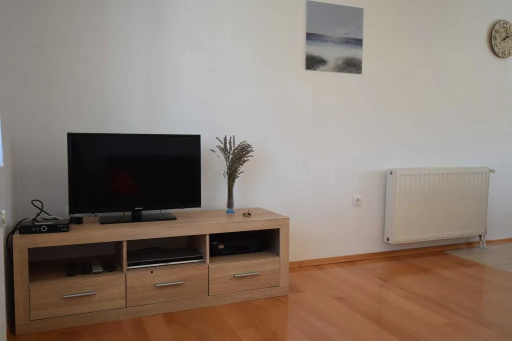 2-Bedroom Apartment in Nenadići for 4 Guests