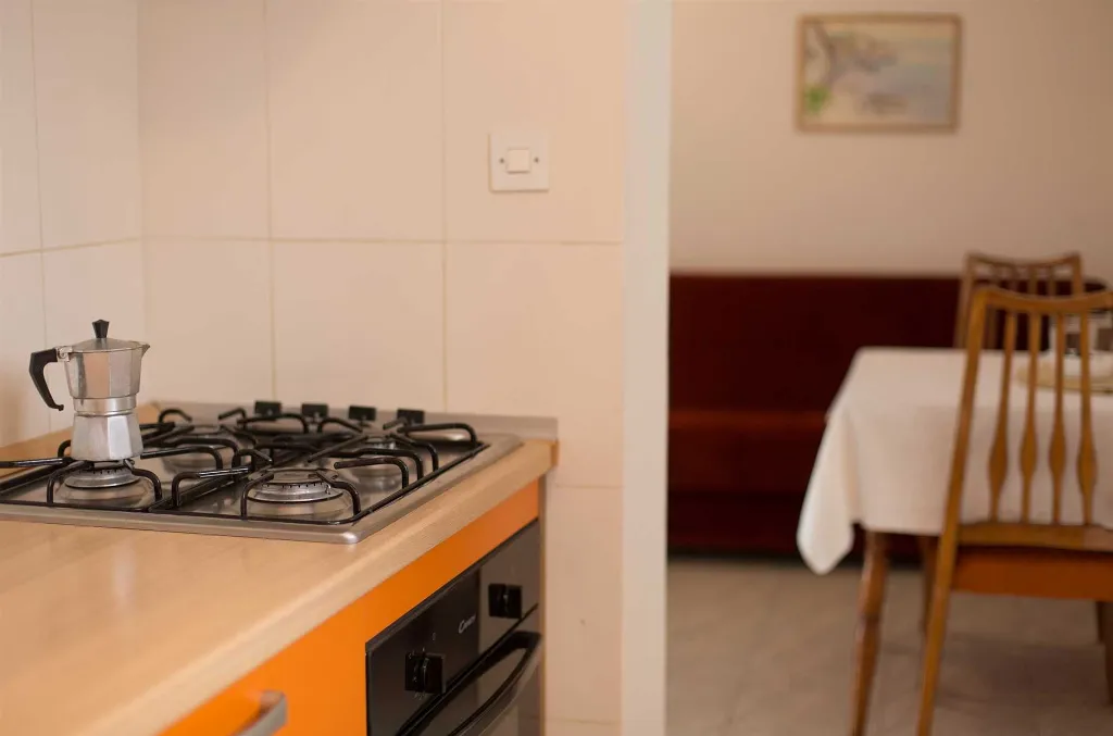 Apartment in Vantačići for 3 Guests with Balcony