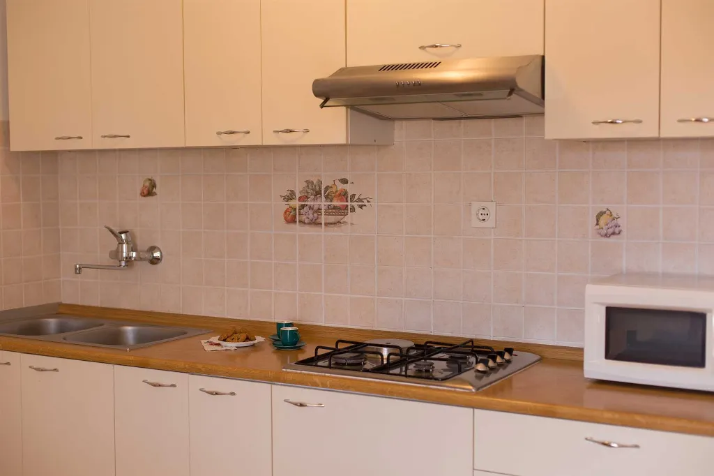 Apartment in Vantačići for 3 Guests with Balcony