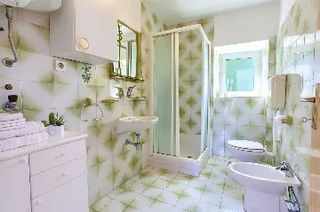 Apartment in Vantačići for 3 Guests with Balcony