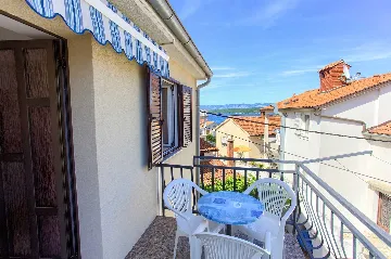 Apartment in Vantačići for 3 Guests with Balcony