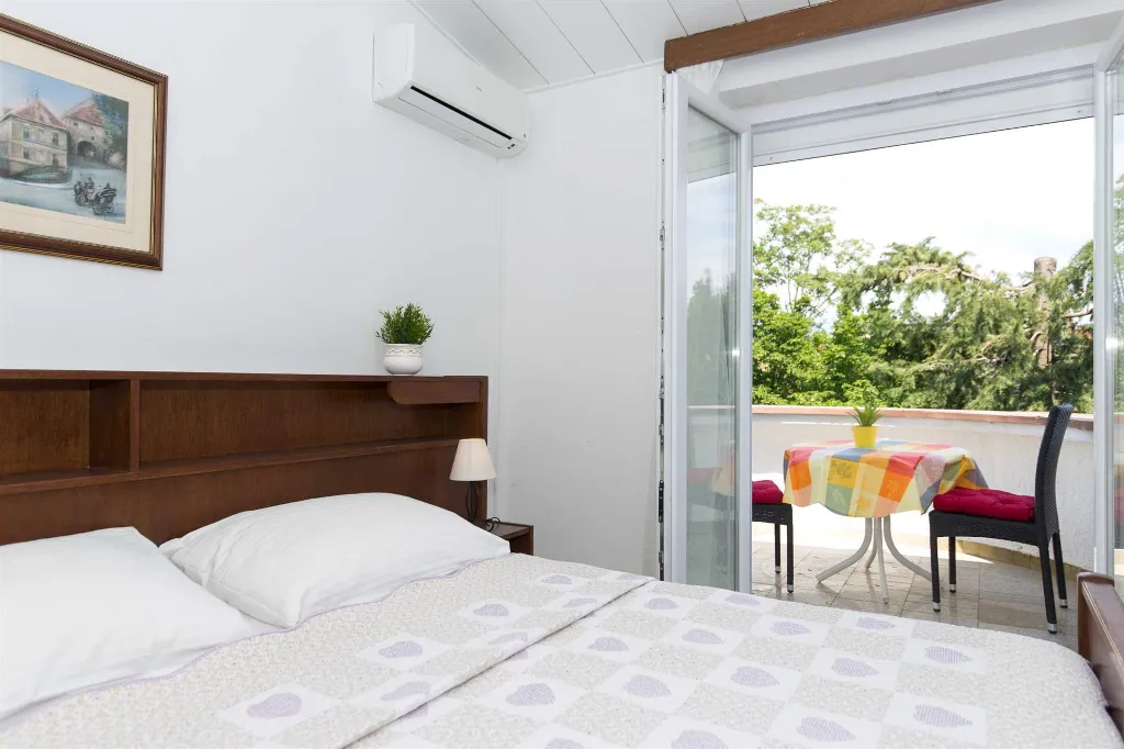 Studio Apartment in Malinska for 2 Guests