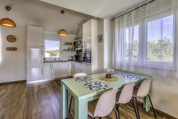 Čižići 2-Bedroom Apartment for 4 Guests