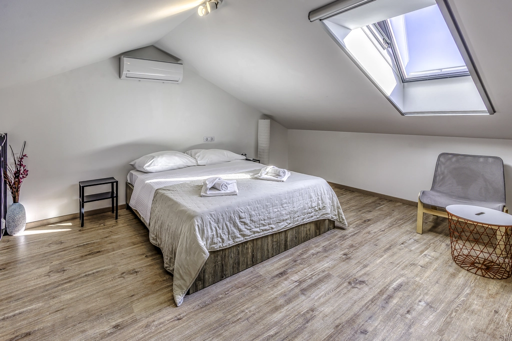 Apartment with Balcony in Čižići for 4 Guests