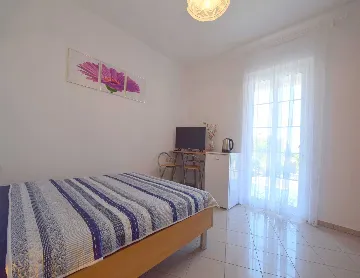 Ground-Floor Room with Terrace in Malinska (3 Guests)