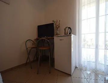 Ground-Floor Room with Terrace in Malinska (3 Guests)