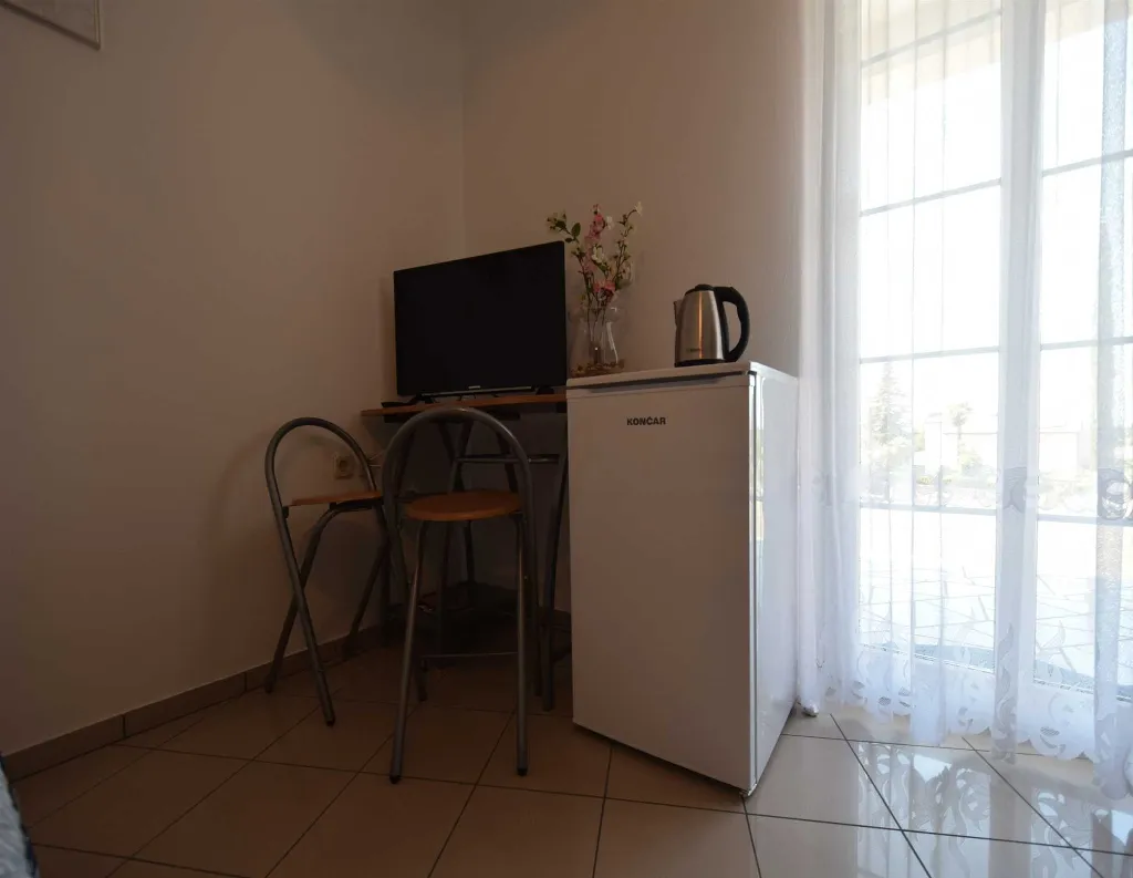Ground-Floor Room with Terrace in Malinska (3 Guests)