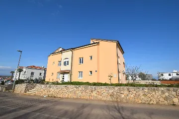2-Bedroom Apartment in Vantačići with Balcony