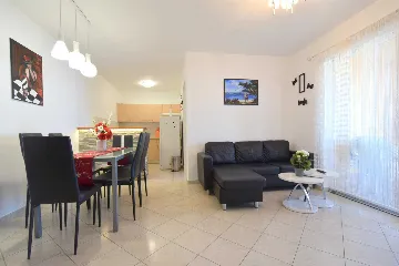 2-Bedroom Apartment in Vantačići with Balcony