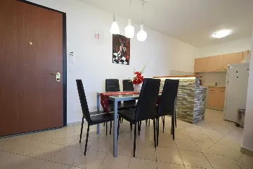 2-Bedroom Apartment in Vantačići with Balcony