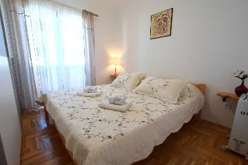2-Bedroom Apartment in Vantačići with Balcony