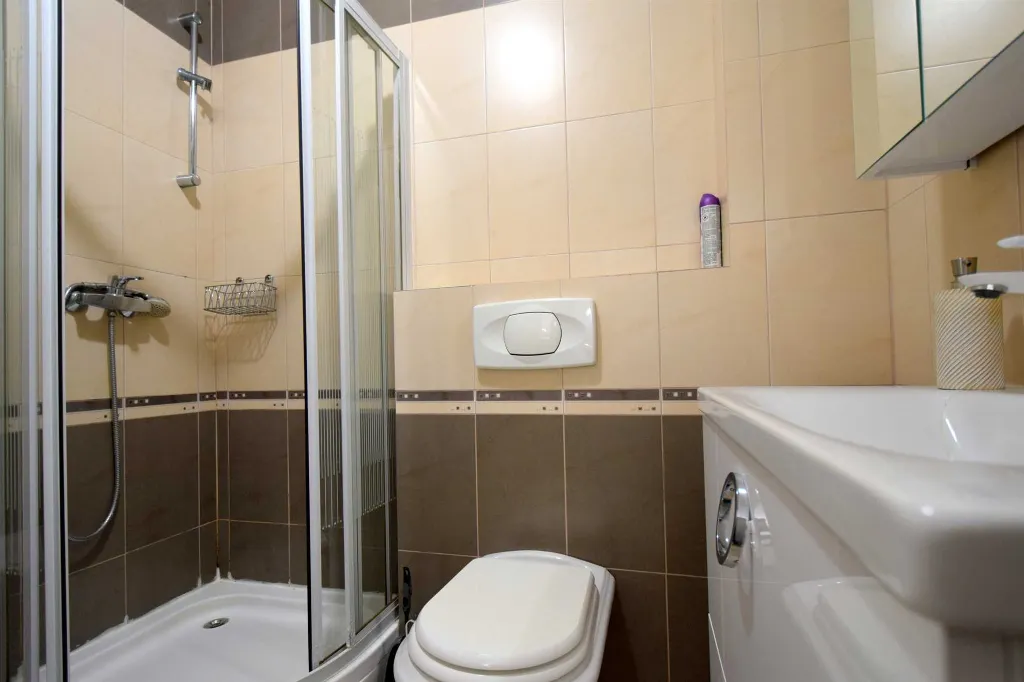 2-Bedroom Apartment in Vantačići with Balcony