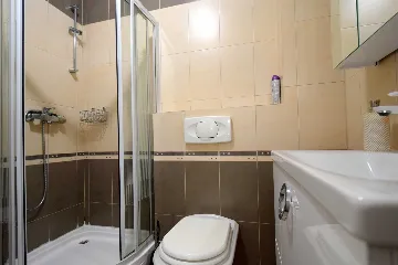 2-Bedroom Apartment in Vantačići with Balcony