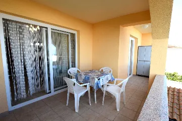2-Bedroom Apartment in Vantačići with Balcony