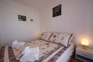 2-Bedroom Apartment in Vantačići with Balcony