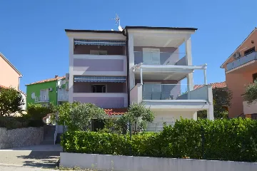 Two-Story Apartment in Njivice for 4–6 Guests