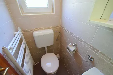 Two-Story Apartment in Njivice for 4–6 Guests