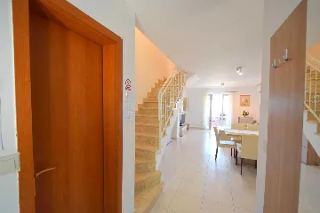 Two-Story Apartment in Njivice for 4–6 Guests
