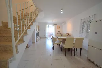 Two-Story Apartment in Njivice for 4–6 Guests