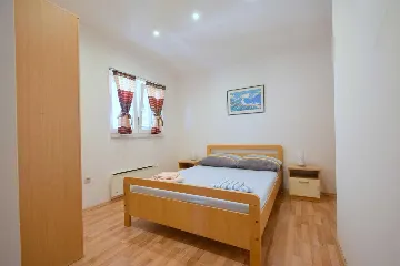 Two-Story Apartment in Njivice for 4–6 Guests