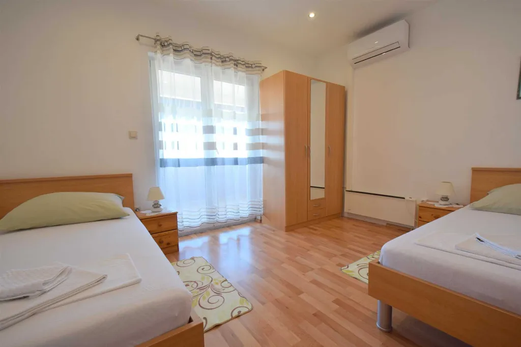 Two-Story Apartment in Njivice for 4–6 Guests