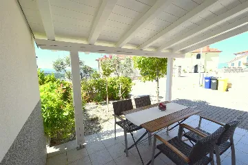 1-Bedroom Apartment in Njivice for Up to 4